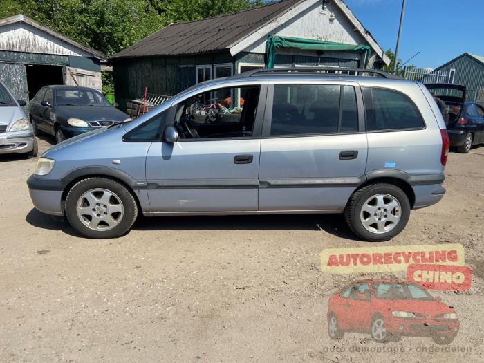 Opel Zafira 2.2 DTI 16V Sloopvoertuig (2002, Zilvergrijs)