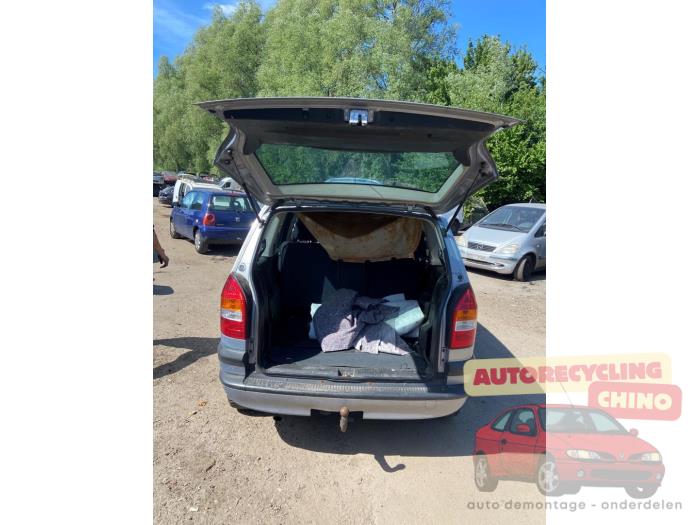 Opel Zafira 2.2 DTI 16V Sloopvoertuig (2002, Zilvergrijs)