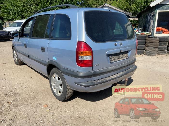 Opel Zafira 2.2 DTI 16V Sloopvoertuig (2002, Zilvergrijs)