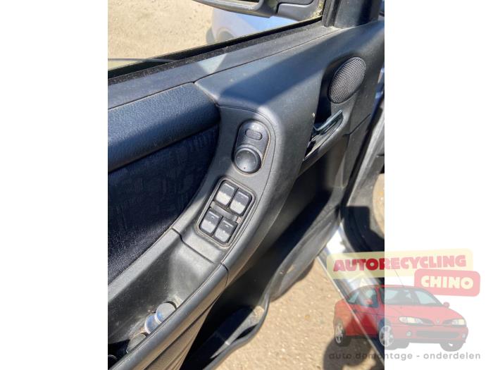 Opel Zafira 2.2 DTI 16V Sloopvoertuig (2002, Zilvergrijs)