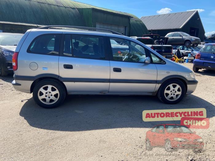 Opel Zafira 2.2 DTI 16V Sloopvoertuig (2002, Zilvergrijs)