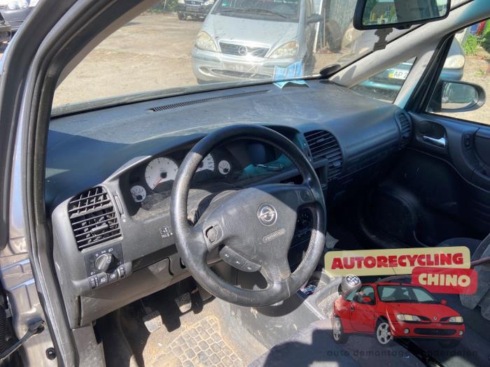Opel Zafira 2.2 DTI 16V Sloopvoertuig (2002, Zilvergrijs)