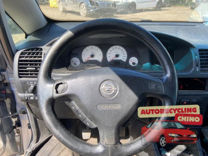 Opel Zafira 2.2 DTI 16V Sloopvoertuig (2002, Zilvergrijs)