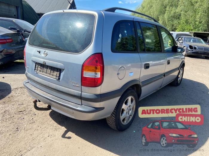 Opel Zafira 2.2 DTI 16V Sloopvoertuig (2002, Zilvergrijs)