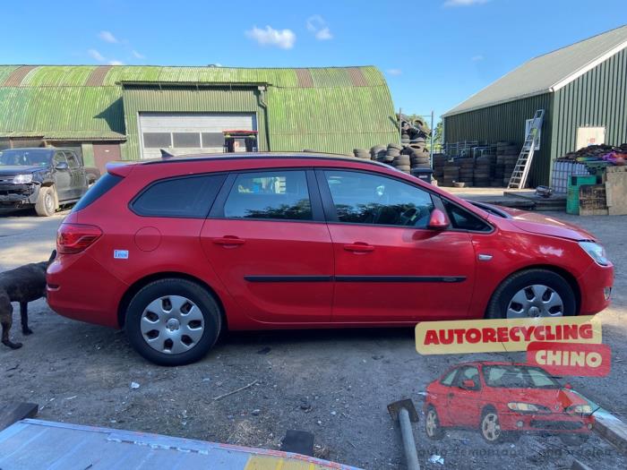 Opel Astra J Sports Tourer 2.0 CDTI 16V 165 Sloopvoertuig (2012, Rood)
