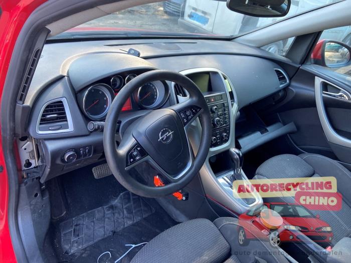 Opel Astra J Sports Tourer 2.0 CDTI 16V 165 Sloopvoertuig (2012, Rood)