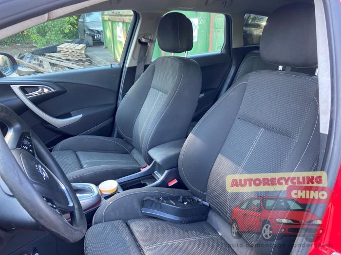 Opel Astra J Sports Tourer 2.0 CDTI 16V 165 Sloopvoertuig (2012, Rood)