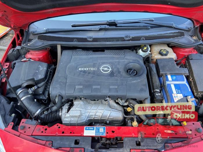 Opel Astra J Sports Tourer 2.0 CDTI 16V 165 Sloopvoertuig (2012, Rood)