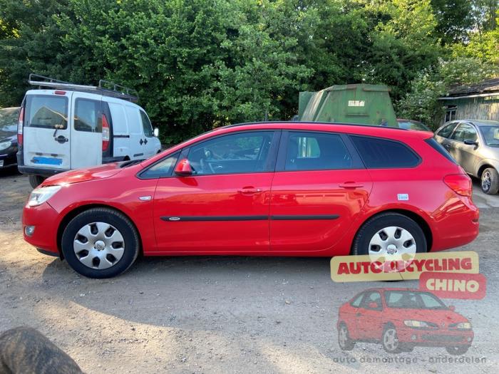 Opel Astra J Sports Tourer 2.0 CDTI 16V 165 Sloopvoertuig (2012, Rood)