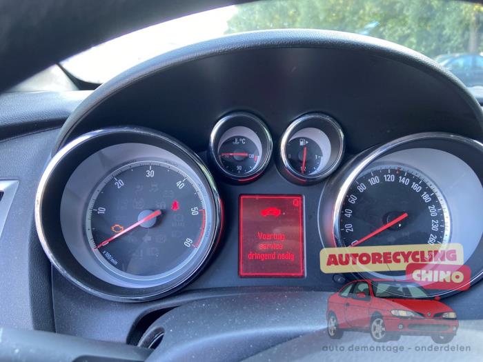 Opel Astra J Sports Tourer 2.0 CDTI 16V 165 Sloopvoertuig (2012, Rood)