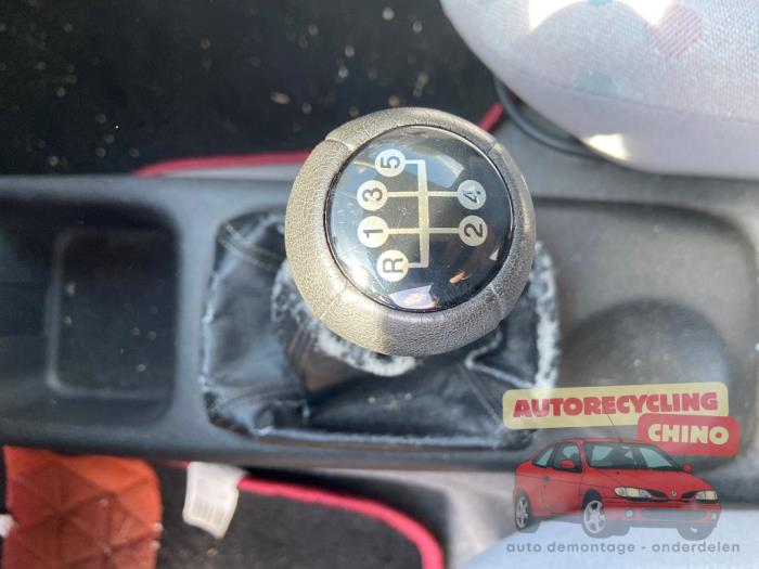 Opel Corsa B 1.2i E City,Swing,Joy,GLS Sloopvoertuig (1997, Rood)