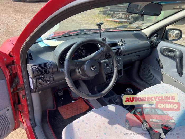 Opel Corsa B 1.2i E City,Swing,Joy,GLS Sloopvoertuig (1997, Rood)