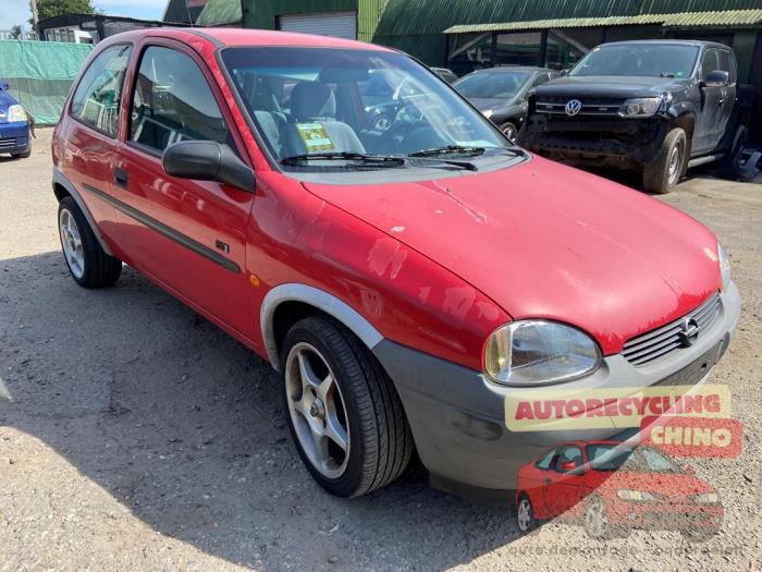 Opel Corsa B 1.2i E City,Swing,Joy,GLS Sloopvoertuig (1997, Rood)