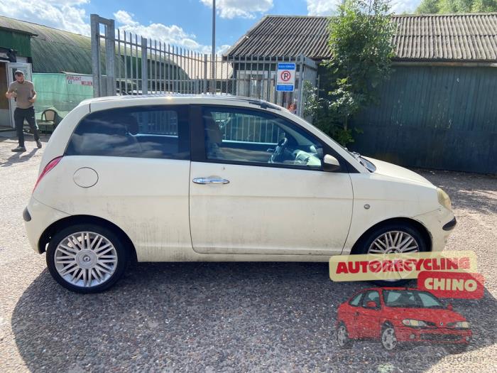 Lancia Ypsilon 1.4 16V Sloopvoertuig (2004, Wit)