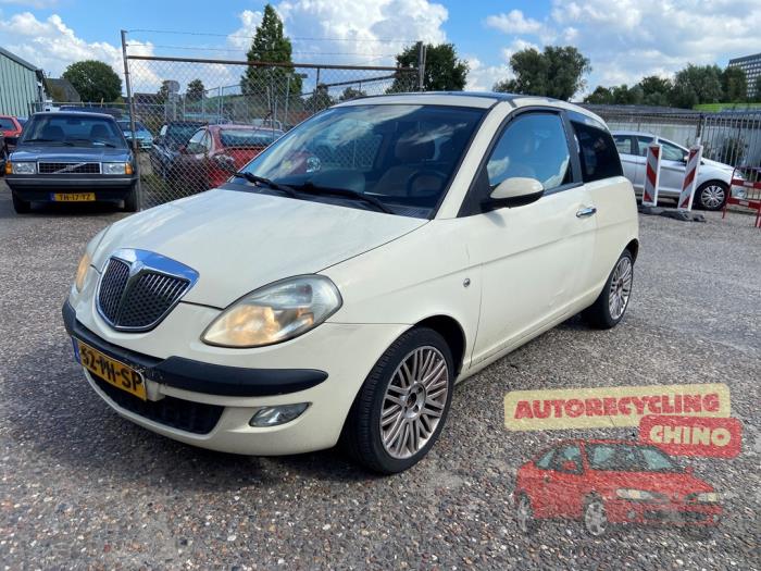 Lancia Ypsilon 1.4 16V Sloopvoertuig (2004, Wit)