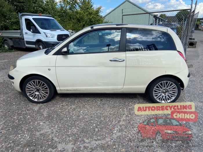 Lancia Ypsilon 1.4 16V Sloopvoertuig (2004, Wit)