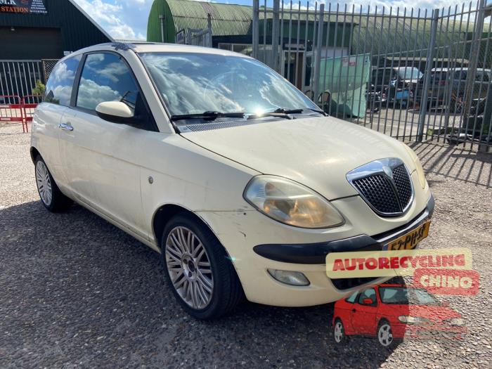 Lancia Ypsilon 1.4 16V Sloopvoertuig (2004, Wit)