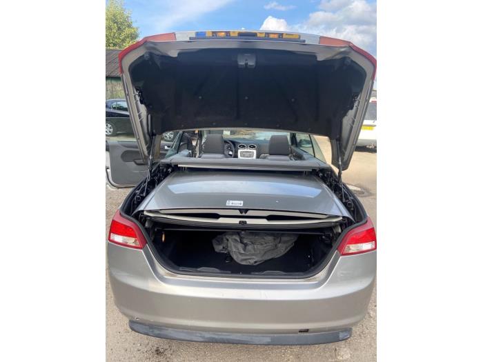 Ford Focus 2 C+C 1.6 16V Sloopvoertuig (2008, Grijs)