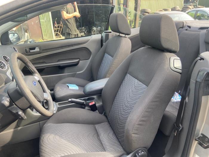 Ford Focus 2 C+C 1.6 16V Sloopvoertuig (2008, Grijs)