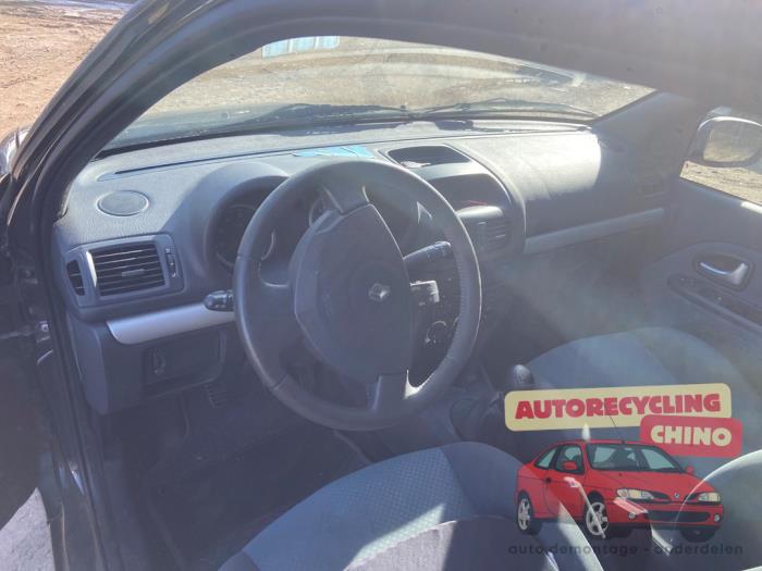 Renault Clio II 1.2 16V Sloopvoertuig (2006, Zwart)