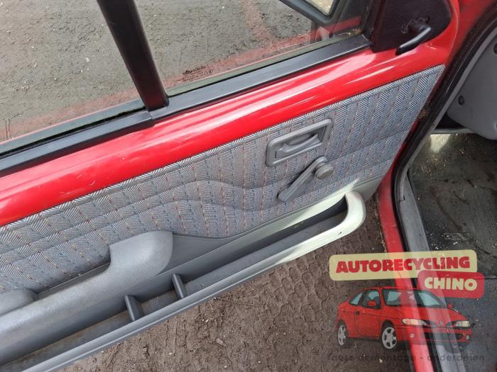 Opel Corsa A 1.4 i City,Swing,GL,Joy Kat. Sloopvoertuig (1993, Rood)