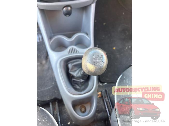 Peugeot 107 1.0 12V Sloopvoertuig (2009, Rood)