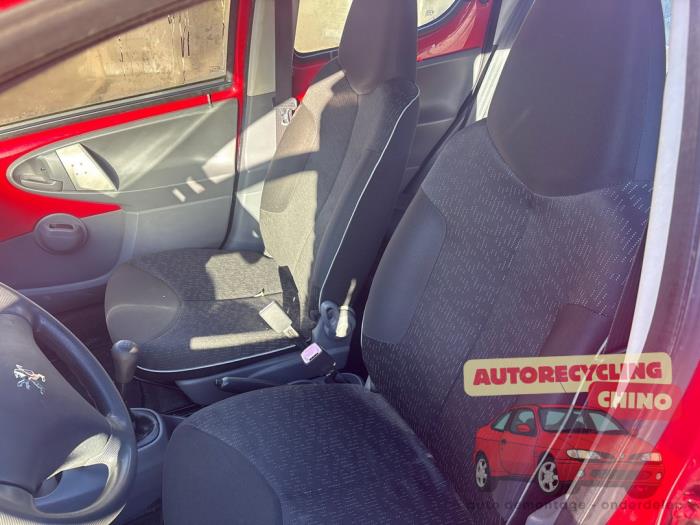 Peugeot 107 1.0 12V Sloopvoertuig (2009, Rood)