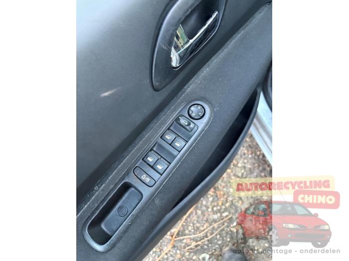 Peugeot 5008 I 1.6 THP 16V Sloopvoertuig (2011, Grijs)