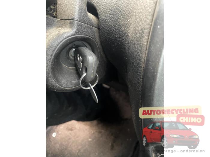 Peugeot 206 1.4 XR,XS,XT,Gentry Sloopvoertuig (2004, Grijs)