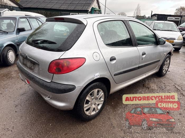 Peugeot 206 1.4 XR,XS,XT,Gentry Sloopvoertuig (2000, Grijs)