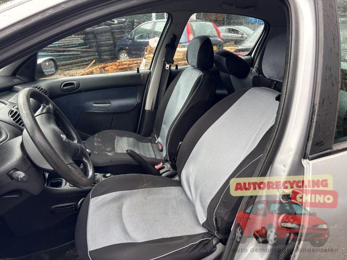 Peugeot 206 1.4 XR,XS,XT,Gentry Sloopvoertuig (2000, Grijs)