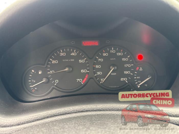 Peugeot 206 1.4 XR,XS,XT,Gentry Sloopvoertuig (2000, Grijs)