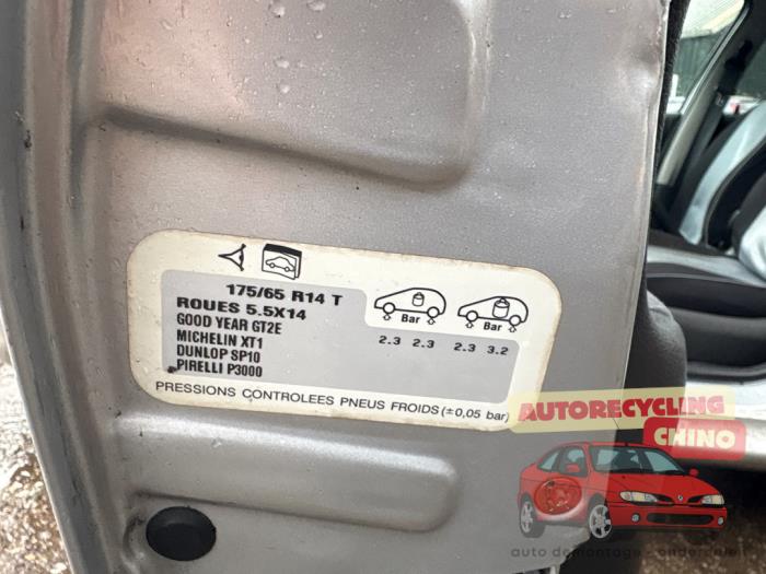 Peugeot 206 1.4 XR,XS,XT,Gentry Sloopvoertuig (2000, Grijs)