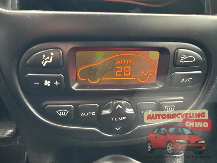 Peugeot 206 1.4 XR,XS,XT,Gentry Sloopvoertuig (2000, Grijs)