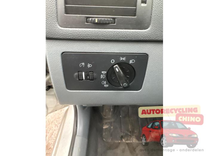 Skoda Fabia 1.4i Sloopvoertuig (2000, Grijs)