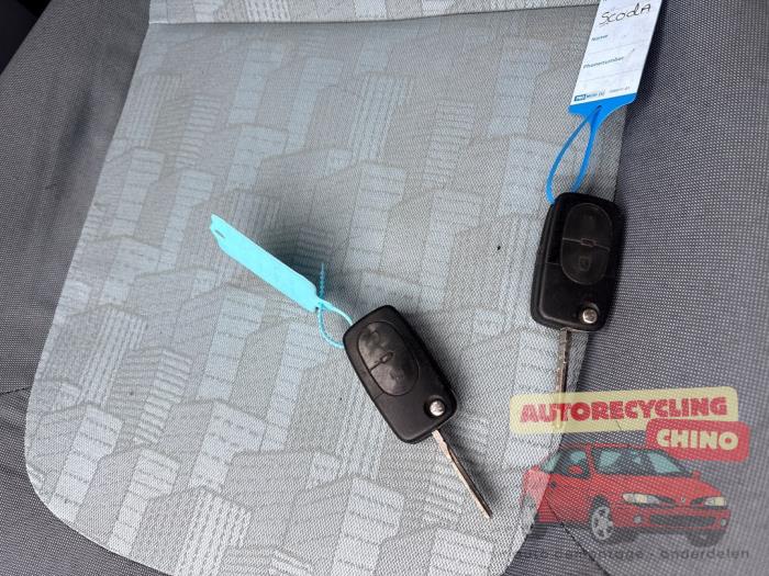 Skoda Fabia 1.4i Sloopvoertuig (2000, Grijs)