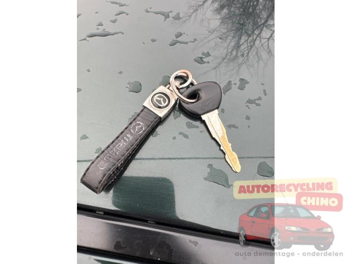 Mazda 626 1.8i 16V Sloopvoertuig (1999, Groen)