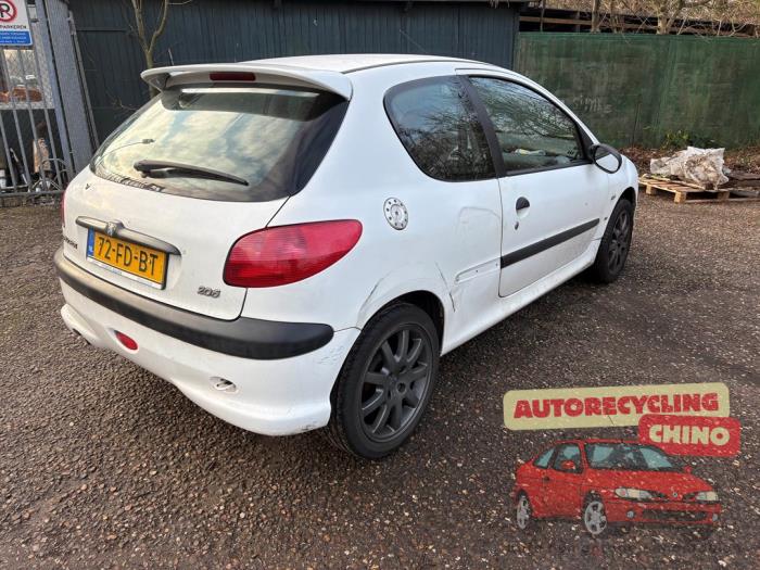 Peugeot 206 1.6 XS,XT Sloopvoertuig (2000, Wit)