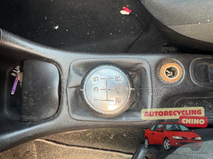 Peugeot 206 1.6 XS,XT Sloopvoertuig (2000, Wit)