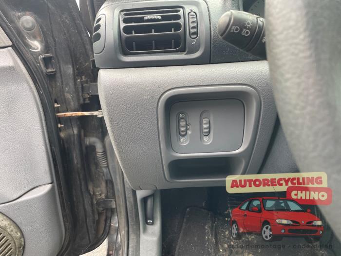 Renault Clio II 1.2 Sloopvoertuig (2000, Zwart)