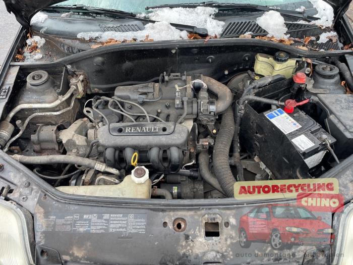 Renault Clio II 1.2 Sloopvoertuig (2000, Zwart)