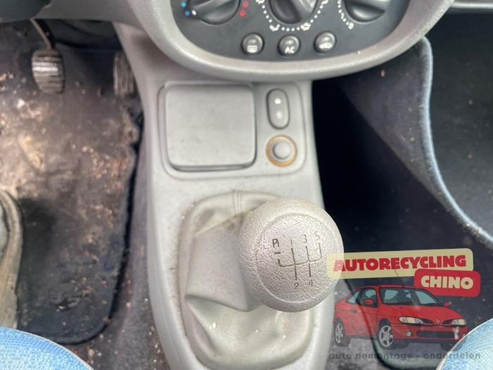 Renault Clio II 1.2 Sloopvoertuig (2000, Zwart)