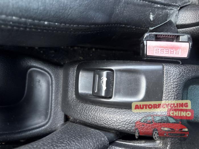 Peugeot 206 CC 2.0 16V Sloopvoertuig (2003, Grijs)