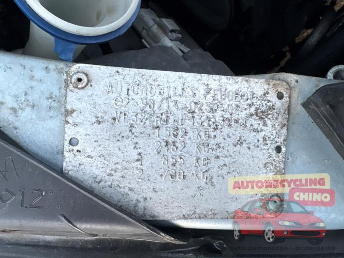 Peugeot 206 CC 2.0 16V Sloopvoertuig (2003, Grijs)