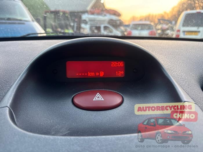 Peugeot 206 CC 2.0 16V Sloopvoertuig (2003, Grijs)