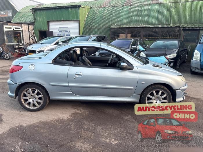 Peugeot 206 CC 2.0 16V Sloopvoertuig (2003, Grijs)