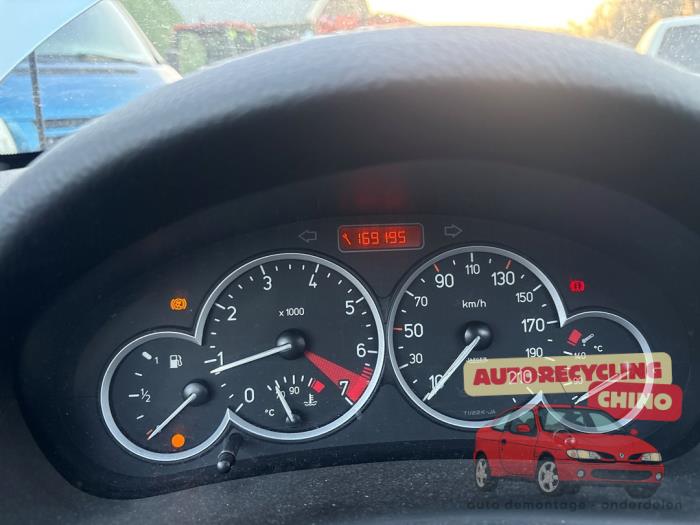 Peugeot 206 CC 2.0 16V Sloopvoertuig (2003, Grijs)