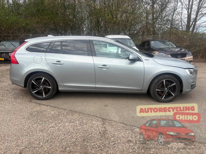 Volvo V60 I 2.4 D6 20V Plug-in Hybrid AWD Sloopvoertuig (2013, Grijs)