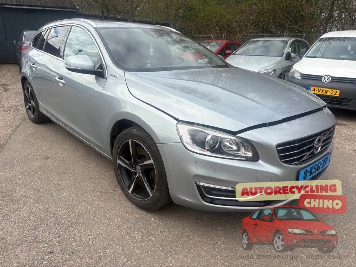 Volvo V60 I 2.4 D6 20V Plug-in Hybrid AWD Sloopvoertuig (2013, Grijs)