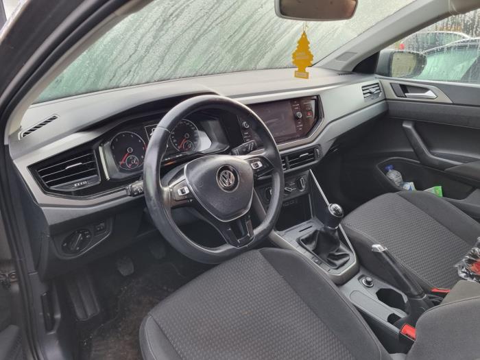 Volkswagen Polo VI 1.0 MPi 12V Sloopvoertuig (2018, Grijs)